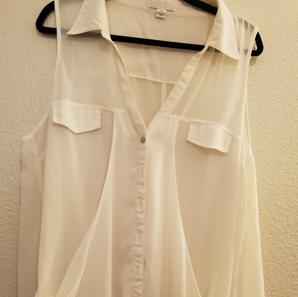 Sleeveless Button Down Blouae